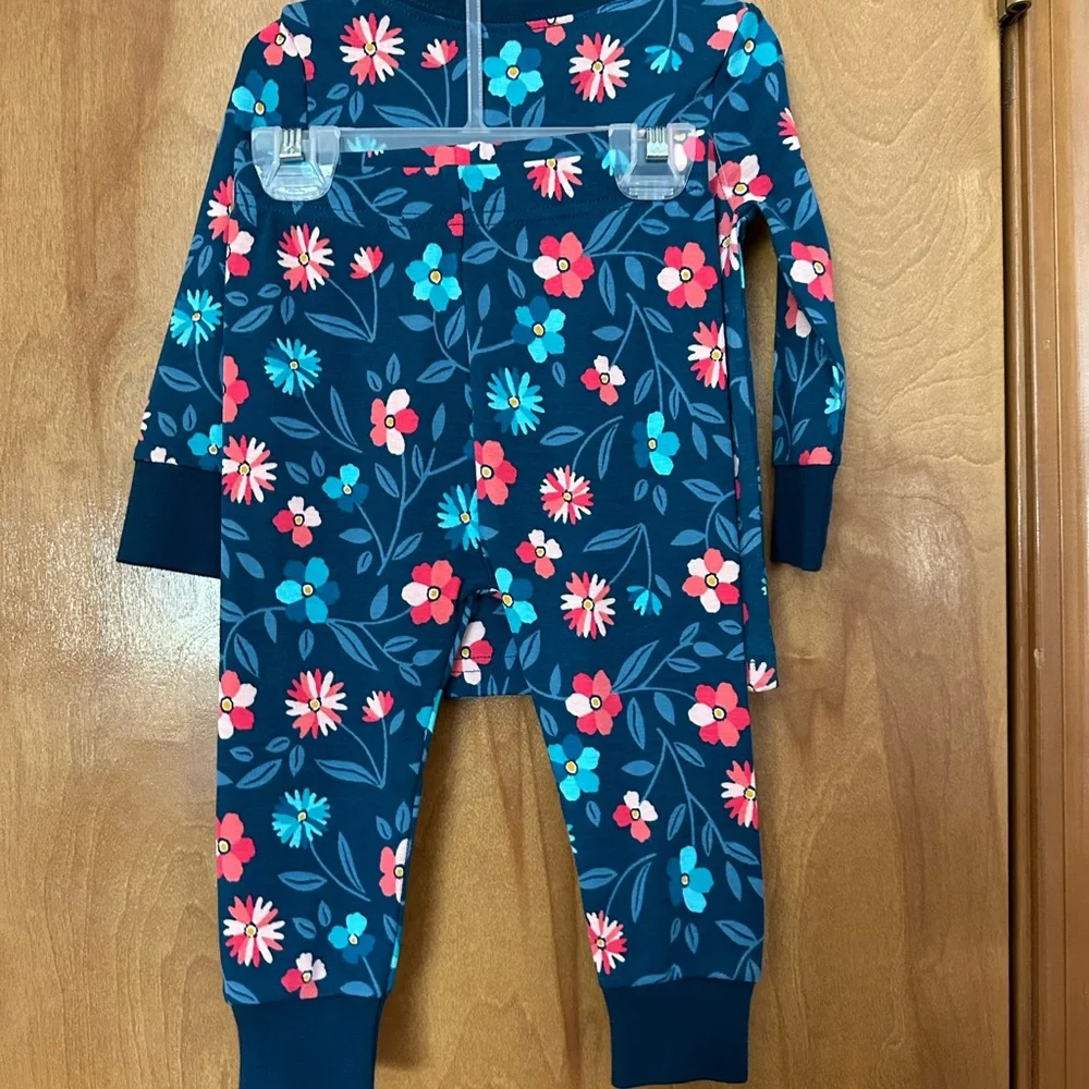 Old Navy Floral 2 piece long sleeve pajama set